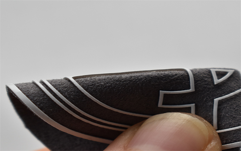 植绒硅胶厚板商标logo 热转印立体商标 手感柔软硅胶烫标